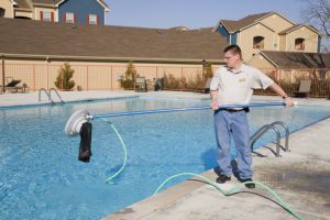 Hiring A Cleaning Crew For Your Pool