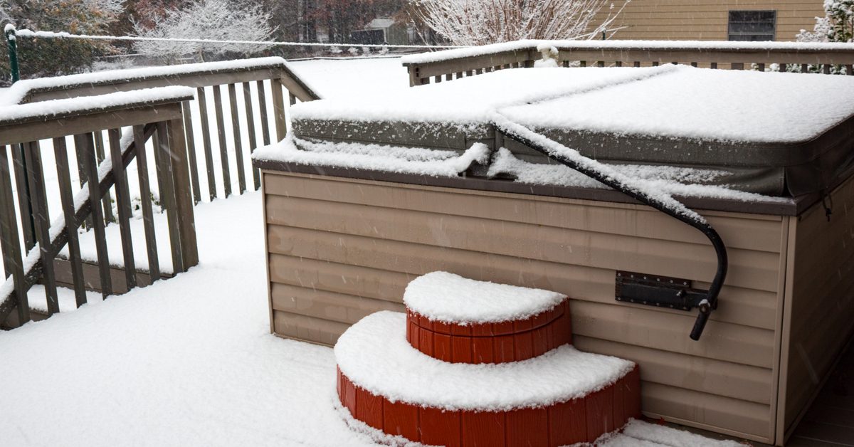 10 Steps To Get Your Hot Tub Ready for Winter